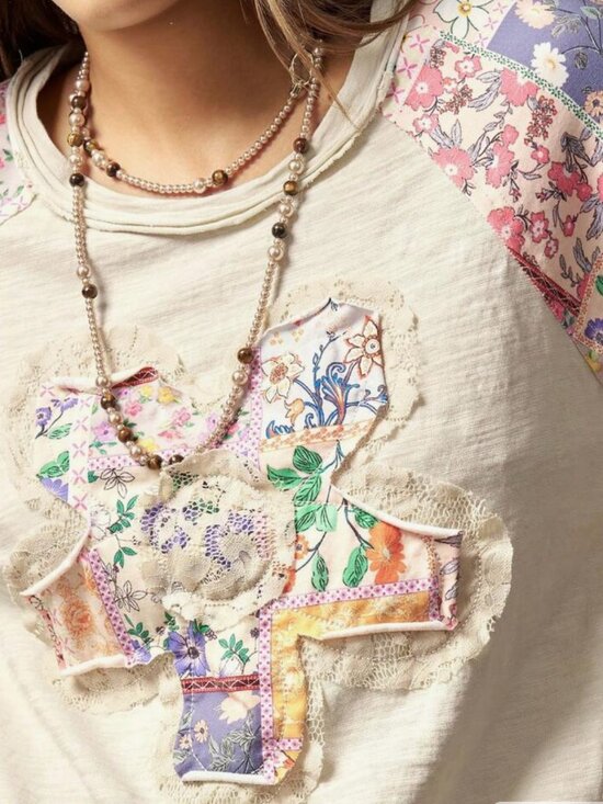 *NEW BOUTIQUE APPLIQUE AND LACE TEE - Picture 3 of 4